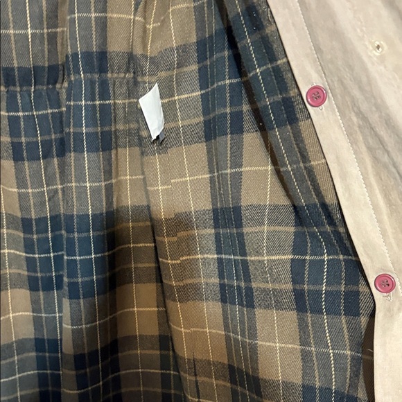 Utex Tan Outerwear with Black Label - Picture 4 of 12